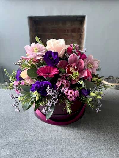 Hatbox Arrangement